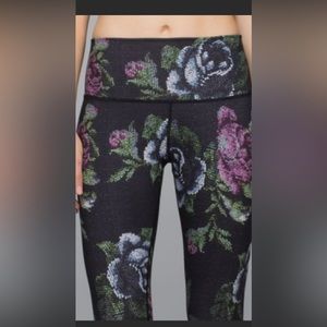 Lululemon leggings flora snakeskin print front plain black back Sz 6